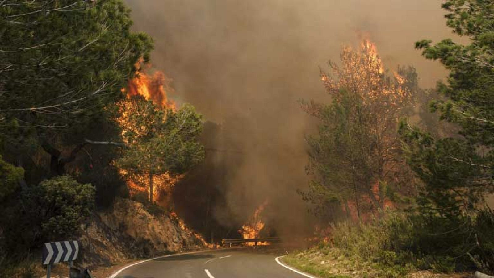Incendio fuera de control en Es Cubells, en Ibiza