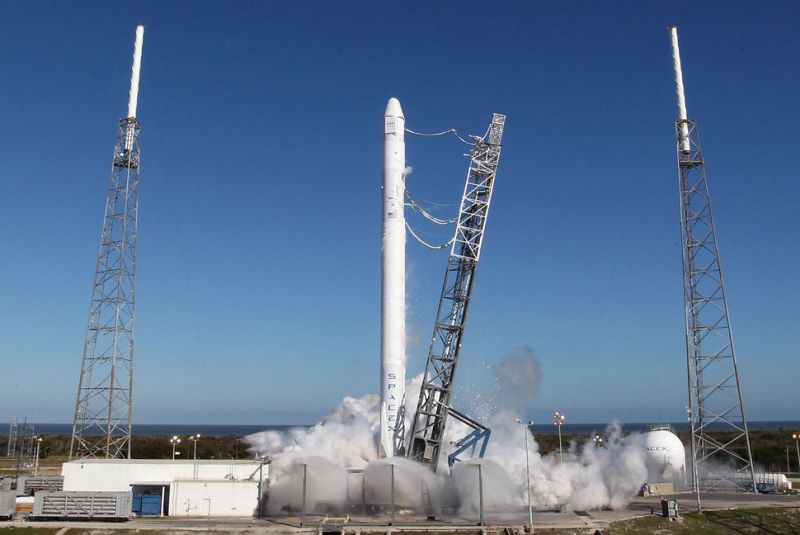 La NASA suspende el lanzamiento de la cápsula Dragon por un escape de helio