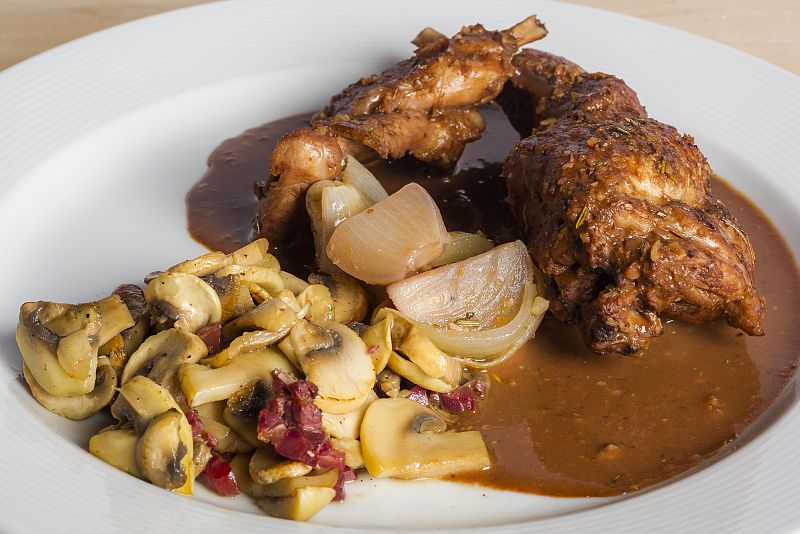 Conejo a la mexicana con aire espa�ol