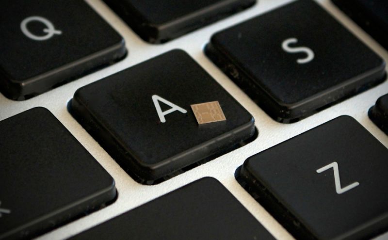 Un nuevo récord de velocidad de transferencia de datos en fibra óptica