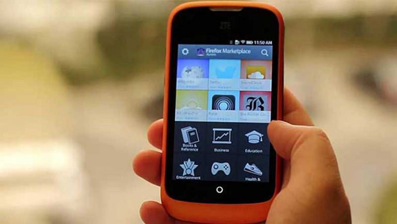 La OCU lanza la primera compra colectiva de telefonía móvil para conseguir mejores precios