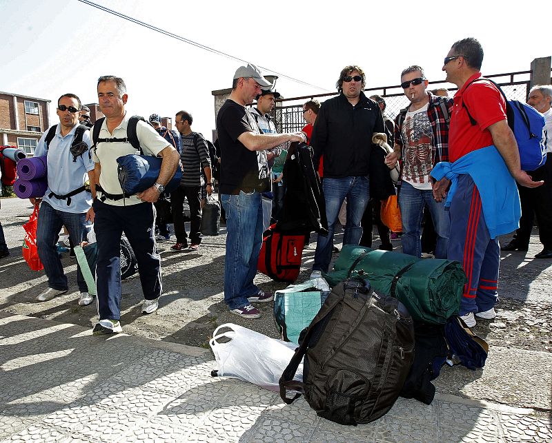 Trabajadores de Sniace inician un encierro en Torrelavega para intentar salvar la fábrica