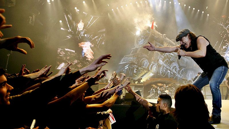 AC/DC anuncia que seguirá adelante sin su guitarrista Malcolm Young