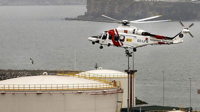 Mueren tres marineros y otros dos están desaparecidos al volcar un pesquero en Asturias