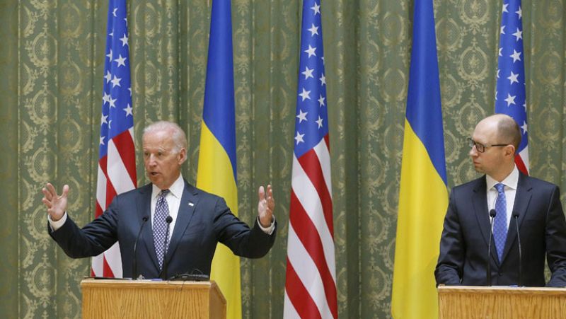 Biden apoya a Kiev y avisa a Putin: "Hay que dejar de hablar y empezar a actuar" en Ucrania