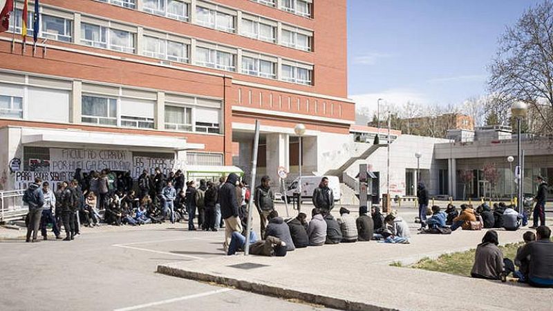 Asociaciones de estudiantes denuncian la tardanza en el cobro de una parte de las becas