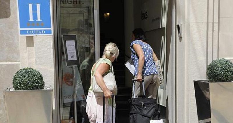 Las estancias en hoteles cayeron un 6,4% en marzo por el diferente calendario de Semana Santa