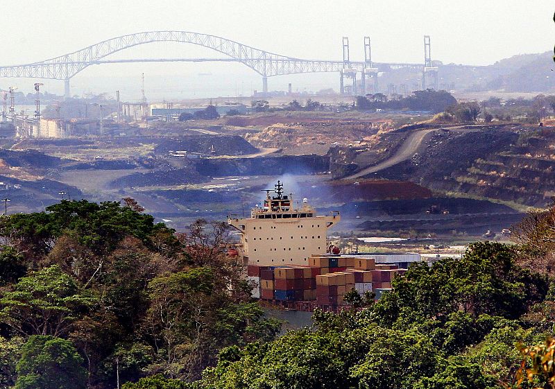 Una huelga de la construcción en Panamá paraliza las obras de ampliación del Canal