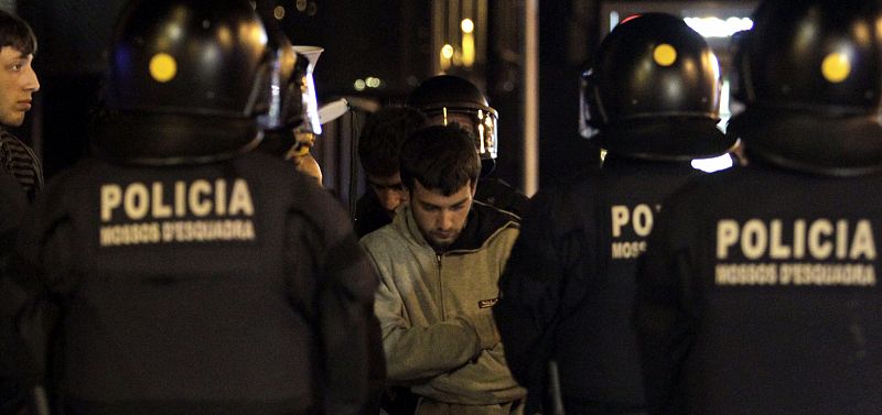 Amnistía denuncia el aumento de multas y denuncias falsas contra manifestantes en España