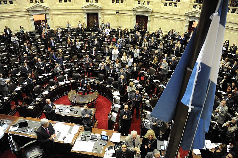 El Parlamento argentino aprueba el pacto con Repsol por YPF y cierra el conflicto