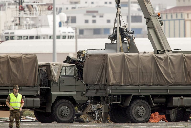Pruebas forenses certifican la muerte de los cuatro militares del helicóptero caído en Canarias