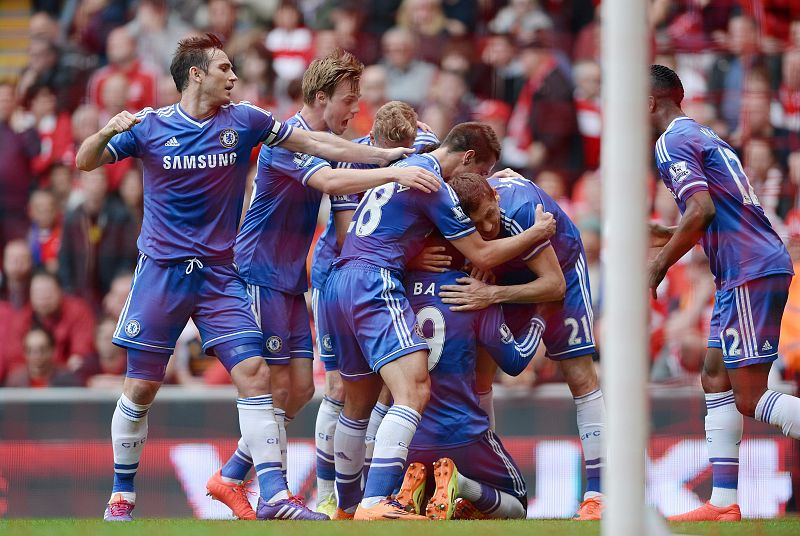 El Chelsea gana el pulso al Liverpool (0-2) y retoma la lucha por la Premier