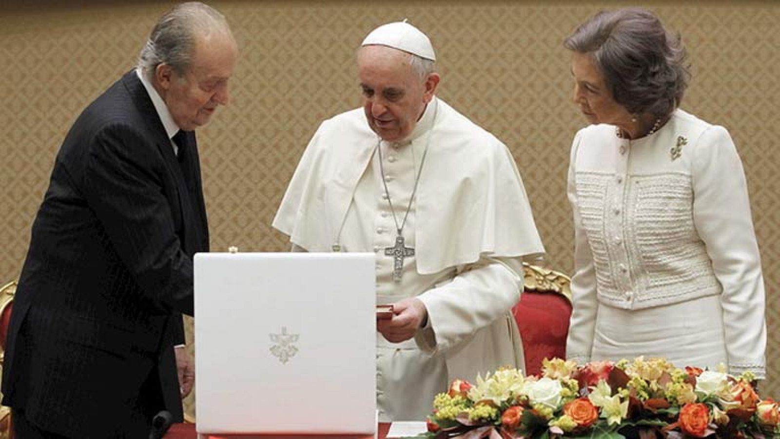 Primera audiencia privada del Papa Francisco a los Reyes