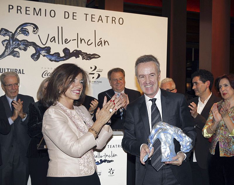 El actor Carlos Hipólito gana el Premio Valle-Inclán de Teatro 2014 por la obra 'El Crédito'