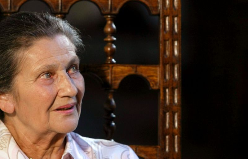 Don Juan Carlos y doña Sofía entregan el Premio Europeo Carlos V a Simone Veil