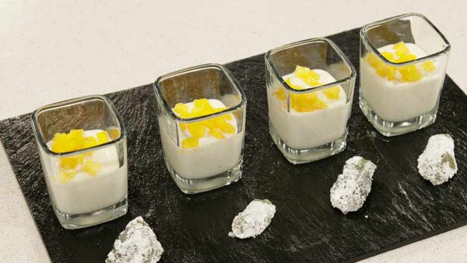 Cremoso de chocolate blanco con mango