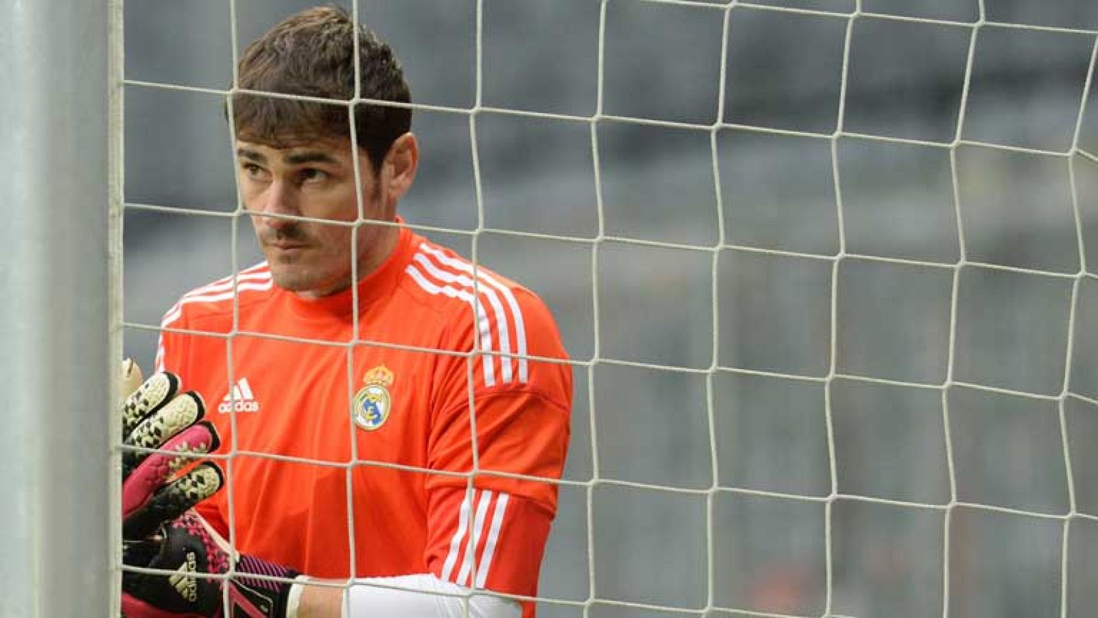 No es normal que un campeón de todo con el Real Madrid y con España esté en esta situación. Pero es la realidad: Iker Casillas vuele a jugar un partido de liga 15 meses después. Y es un partido clave para el Real Madrid... y tambien para el Valladoli