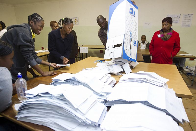 El partido de Zuma toma ventaja en las elecciones en Sudáfrica según primeros resultados