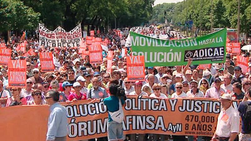 Afectados por el fraude de Fórum y Afinsa se manifiestan en Colón para exigir soluciones
