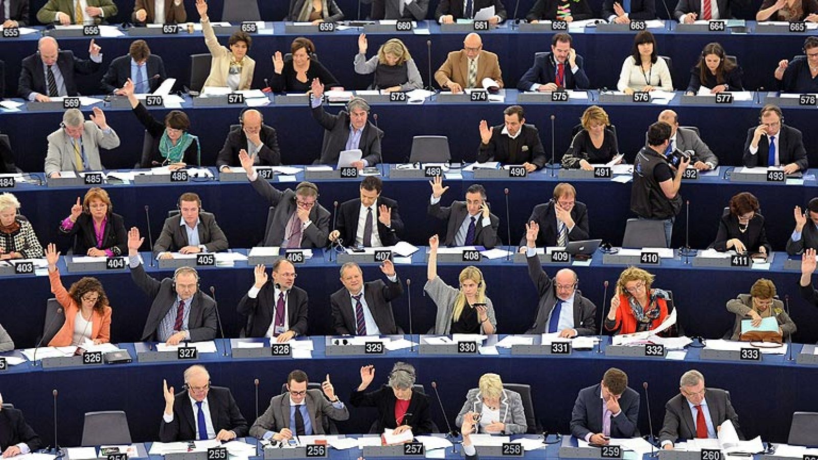 Un eurodiputado cobra 8.020 euros brutos al mes, 1.500 más que Rajoy