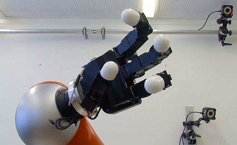 Un brazo robótico ultrarrápido que atrapa objetos en el aire