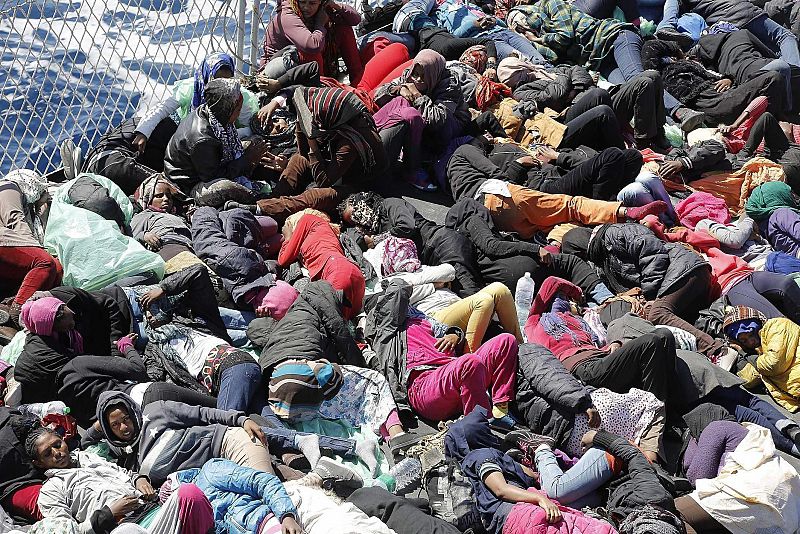 Naufraga una barcaza con 400 inmigrantes frente a las costas de Lampedusa