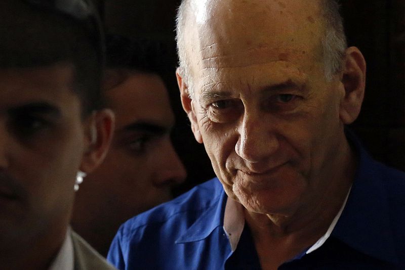 La justicia israelí condena a seis años de cárcel al ex primer ministro Ehud Olmert