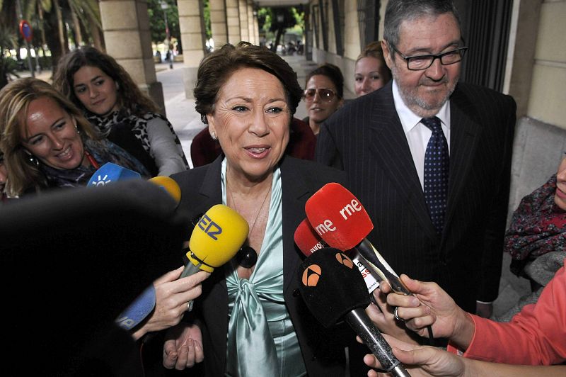 La juez de los ERE embarga seis inmuebles y cinco cuentas corrientes a Magdalena Álvarez