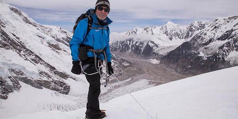 El alpinista Carlos Soria inicia el ataque a la cumbre del Kanchenjunga