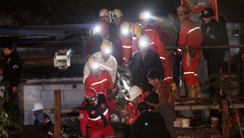 Al menos 201 muertos y cientos de atrapados en un derrumbe en una mina en Turquía