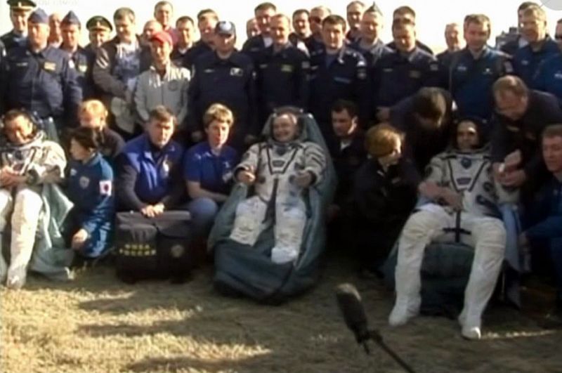 La nave Soyuz llega a la Tierra con tres astronautas a bordo procedentes de la EEI