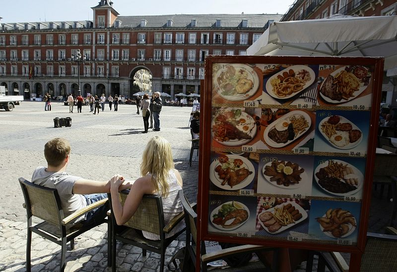 Los precios subieron un 0,4% en abril respecto a un año antes debido al repunte de Semana Santa