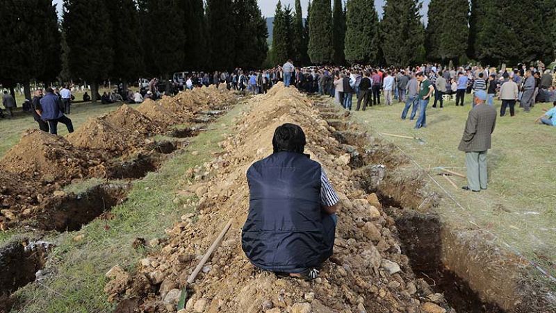 Sigue la búsqueda de unos 100 mineros atrapados en Turquía tras recuperar 274 cadáveres