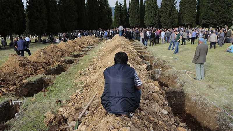 Sigue la búsqueda de unos 100 mineros atrapados en Turquía tras recuperar 274 cadáveres
