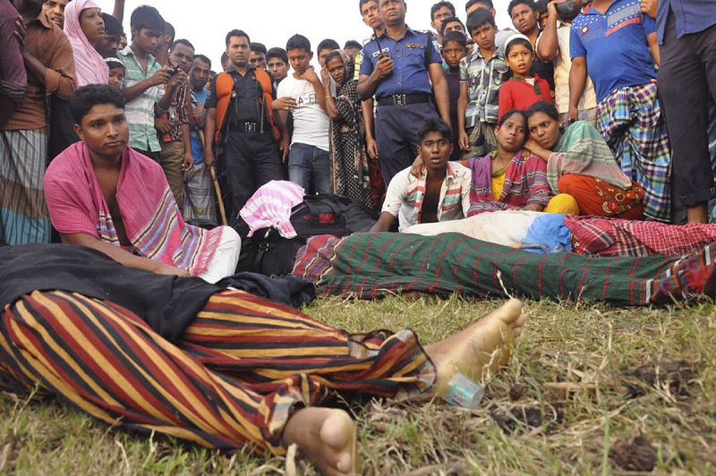 Más de un centenar de muertos en Bangladesh al volcar un ferry