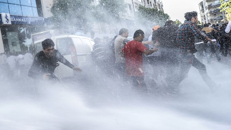 La policía turca dispersa en Soma una protesta de 10.000 personas por el desastre minero