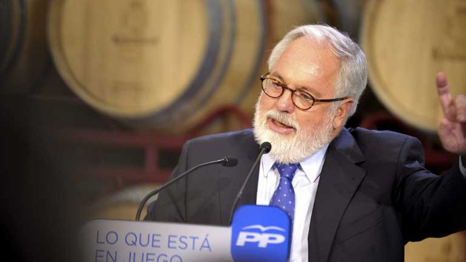Arias Cañete afirma que debatir con una mujer "sin parecer machista", es "complicado"