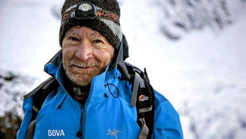 Carlos Soria corona el Kanchenjunga, la tercera cima del mundo, a los 75 años