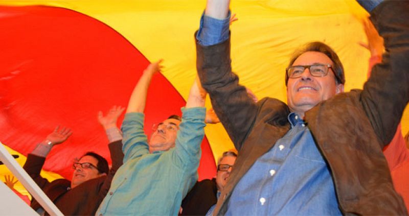 Artur Mas pide el voto para reforzar a una CiU que "recibe las bofetadas" por la consulta