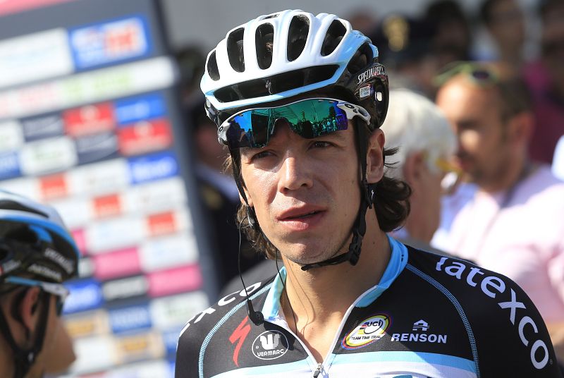 El colombiano Urán se pone líder del Giro al ganar la contrarreloj