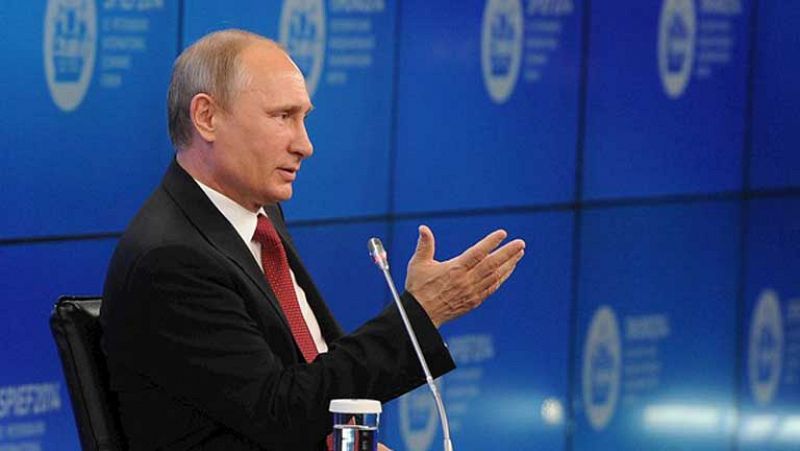 Putin dice que en Ucrania hay una "guerra civil" y que respetará el resultado de las elecciones