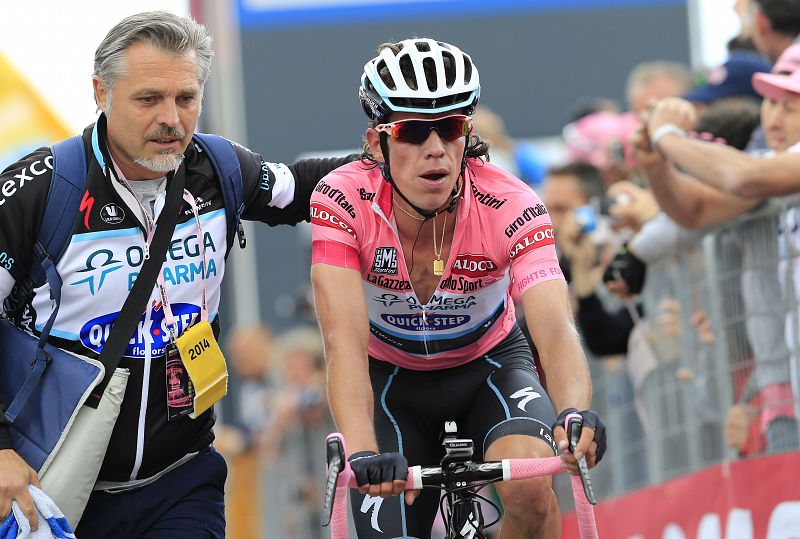 Aru gana la 15ª etapa del Giro con sufrimiento para el líder Urán