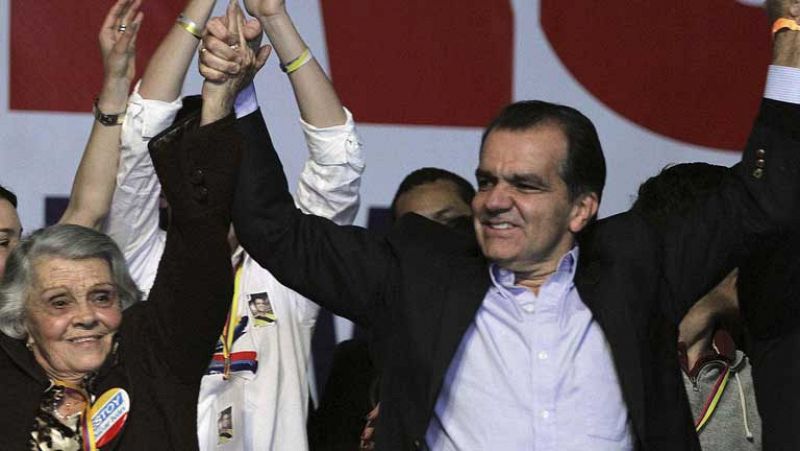 Zuluaga y Santos se enfrentarán en la segunda vuelta de las presidenciales en Colombia