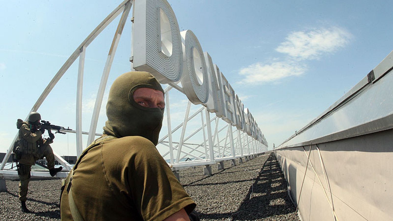 Continúan los combates un día después de las elecciones en Ucrania