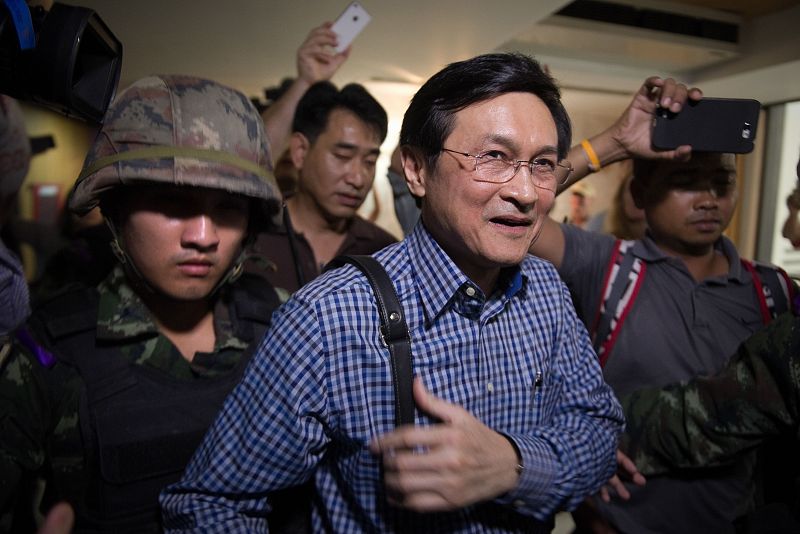 La junta militar de Tailandia detiene a un exministro por desafiar a los golpistas