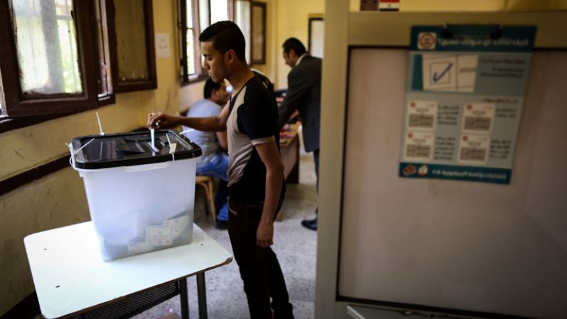 Egipto alarga un día las elecciones ante la baja participación para elegir nuevo presidente