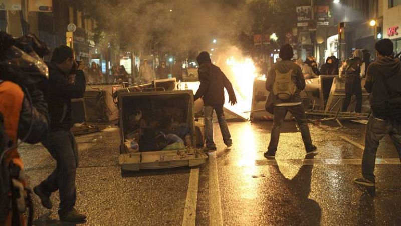Al menos 30 detenidos en la tercera jornada de disturbios por el desalojo de Can Vies