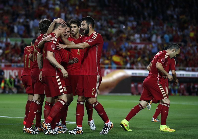 España gana a Bolivia en un partido de pocas conclusiones