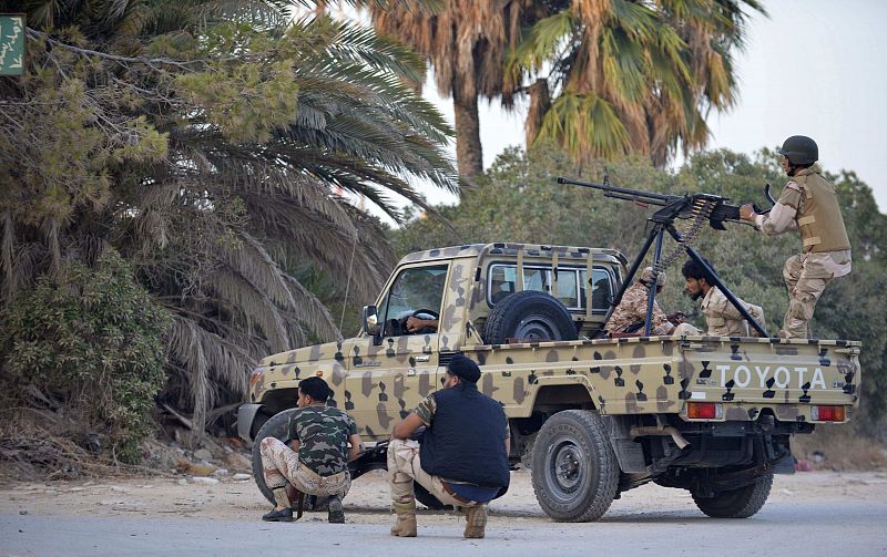 Mueren al menos 18 libios en choques entre fuerzas islamistas y militares sublevados