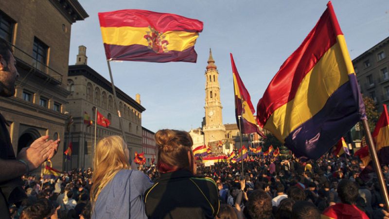 Miles de personas piden un referéndum entre monarquía y república tras la abdicación del rey